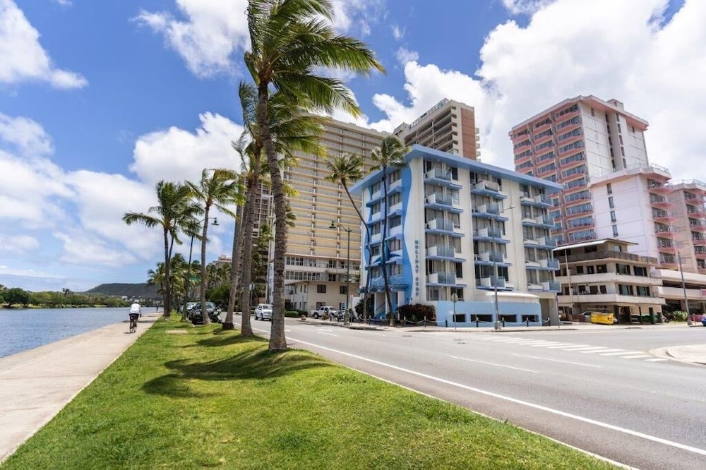 Holiday Surf Hotel 30/43