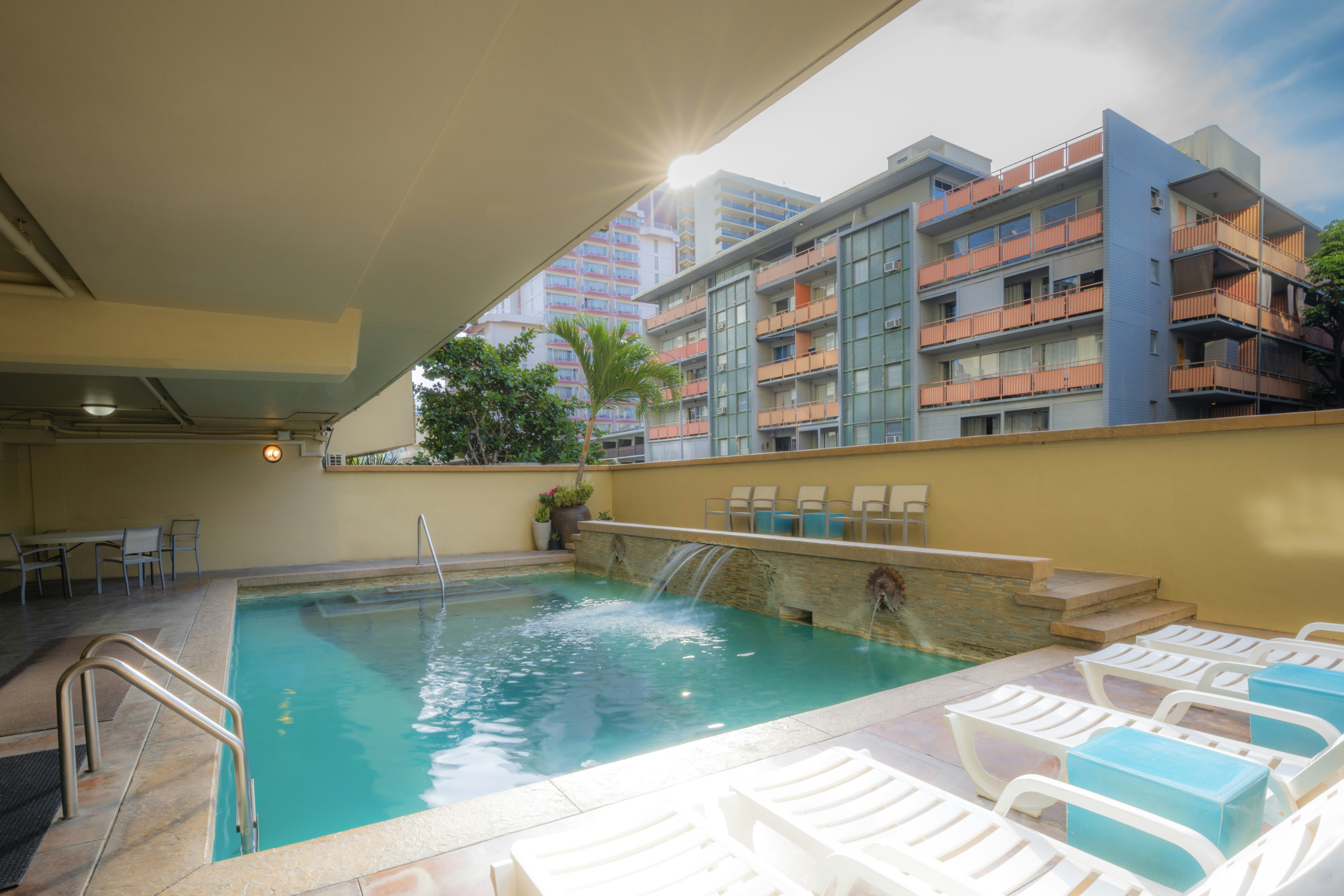 Ohia Waikiki Studio Suites 10/99