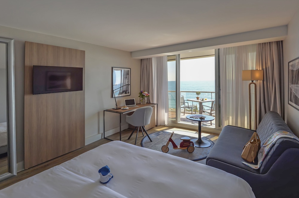 RADISSON BLU NICE 25/75