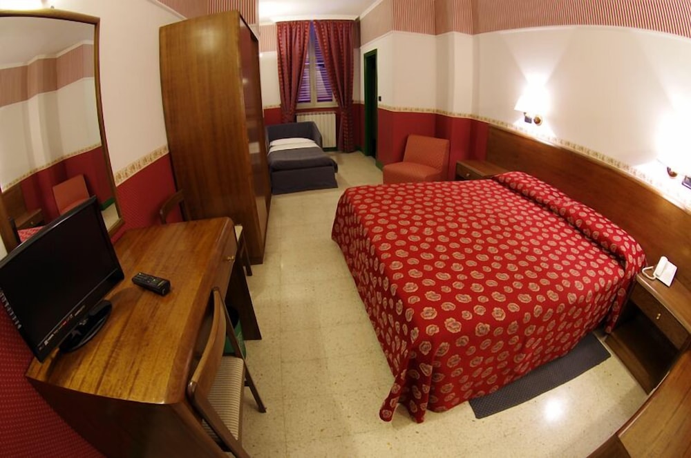 ROOM, TRIPLE