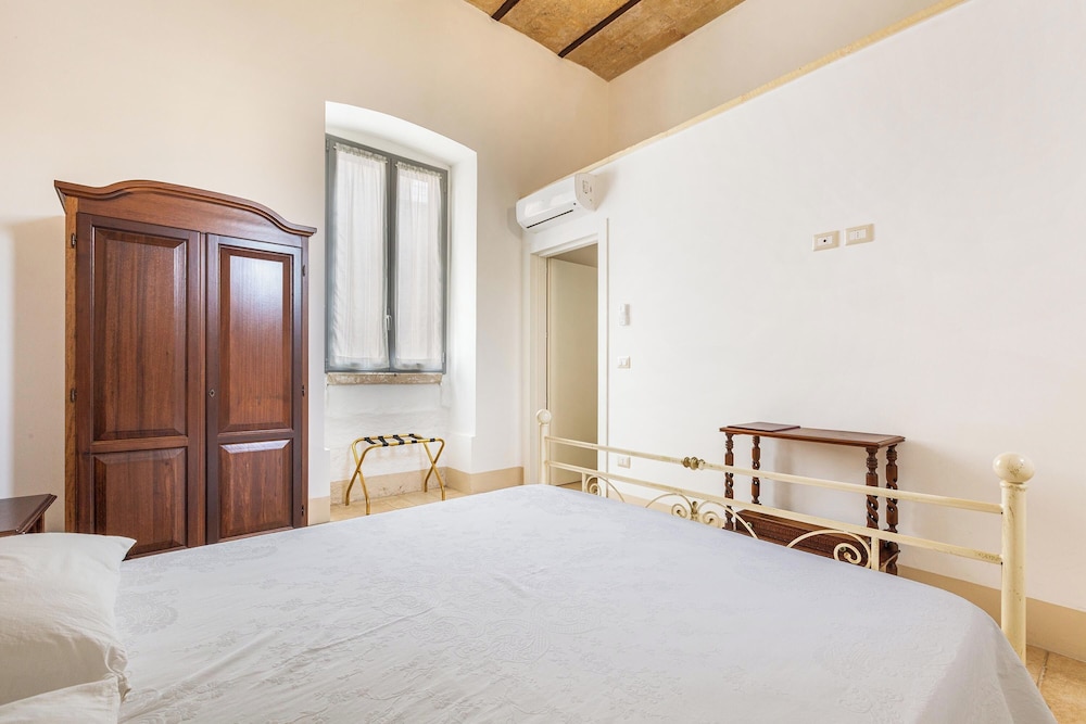 Palazzo San Giovanni 16/50
