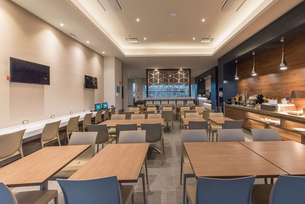 Microtel Inn Suites By Wyndham Guadalajara Sur 16/22