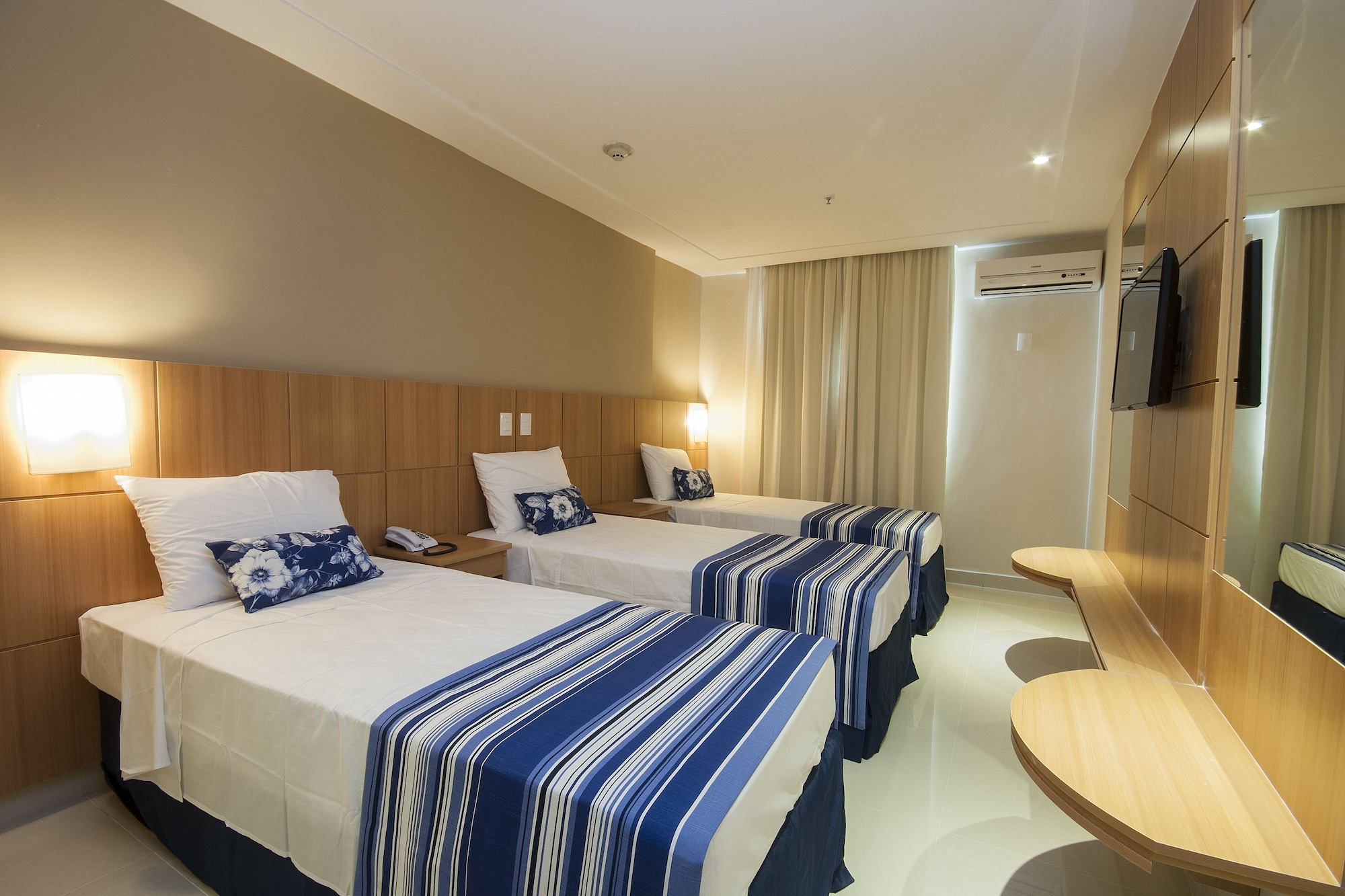 DELUXE, TRIPLE, 3 BEDS