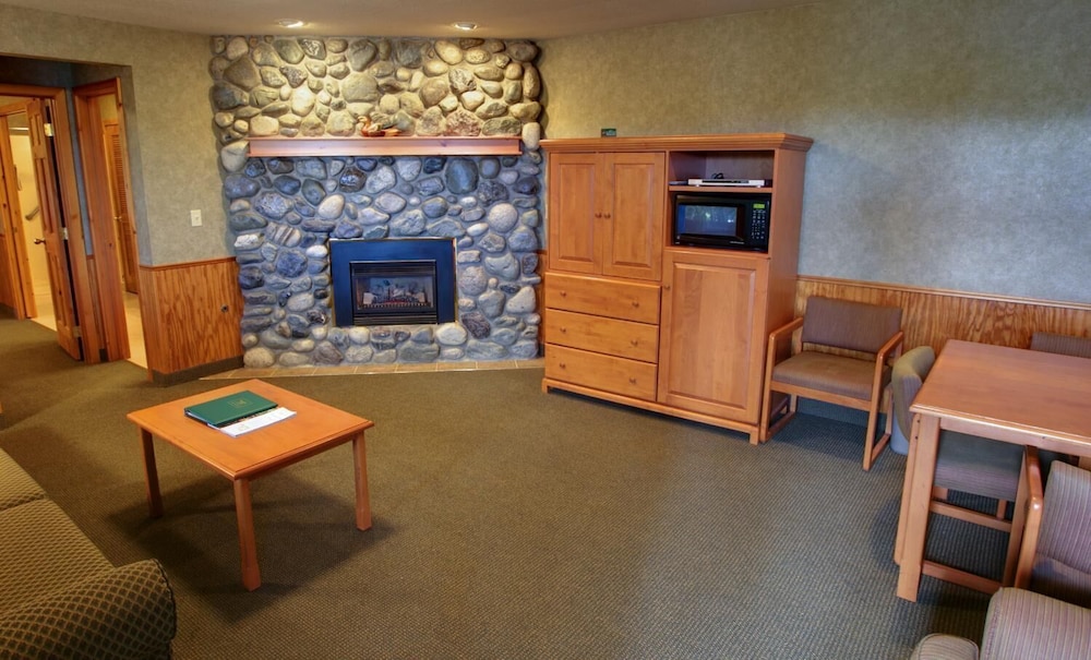 Poulsbo Inn Suites 19/25