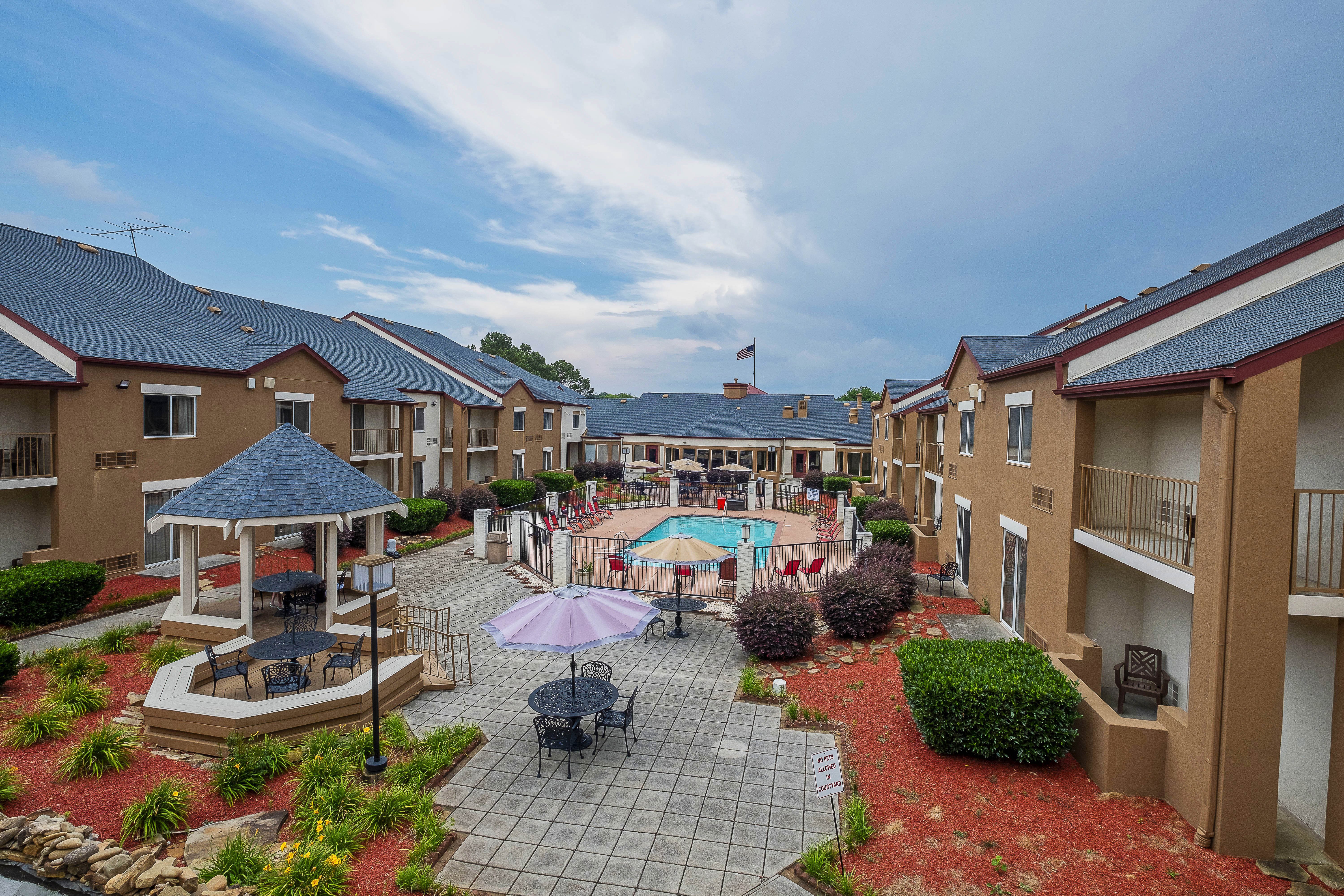 Red Roof PLUS & Suites Knoxville West - Cedar Bluff 48/51