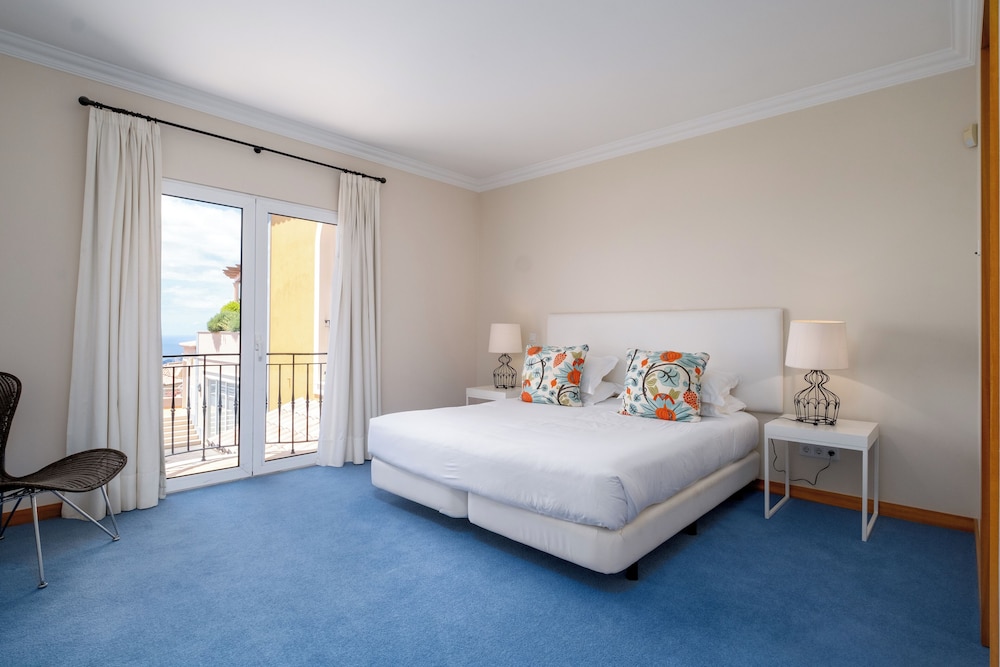 3 BEDROOMS, APARTMENT, SEA VIEW