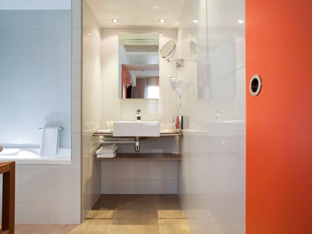 Hotel Mercure Paris 15 Porte De Versailles 12/63