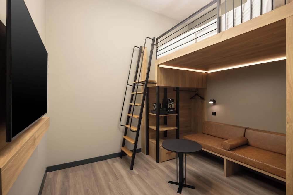 Moxy London Piccadilly Circus 32/47