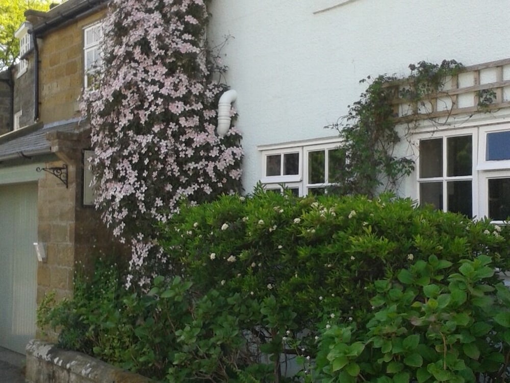 Thorpe Green House 21/25