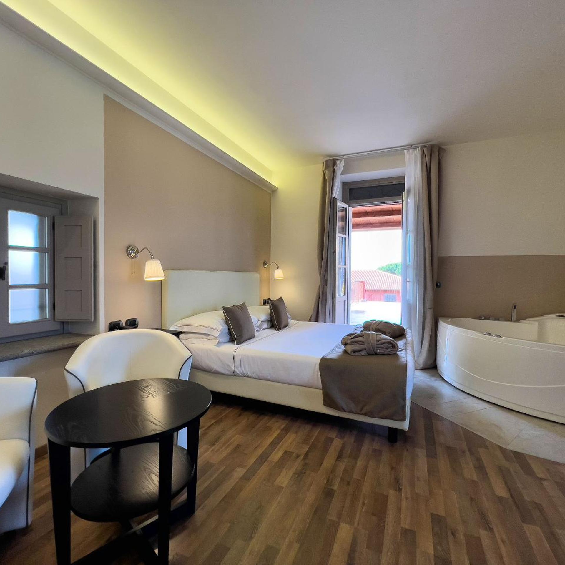 Deluxe, Suite, Hot Tub