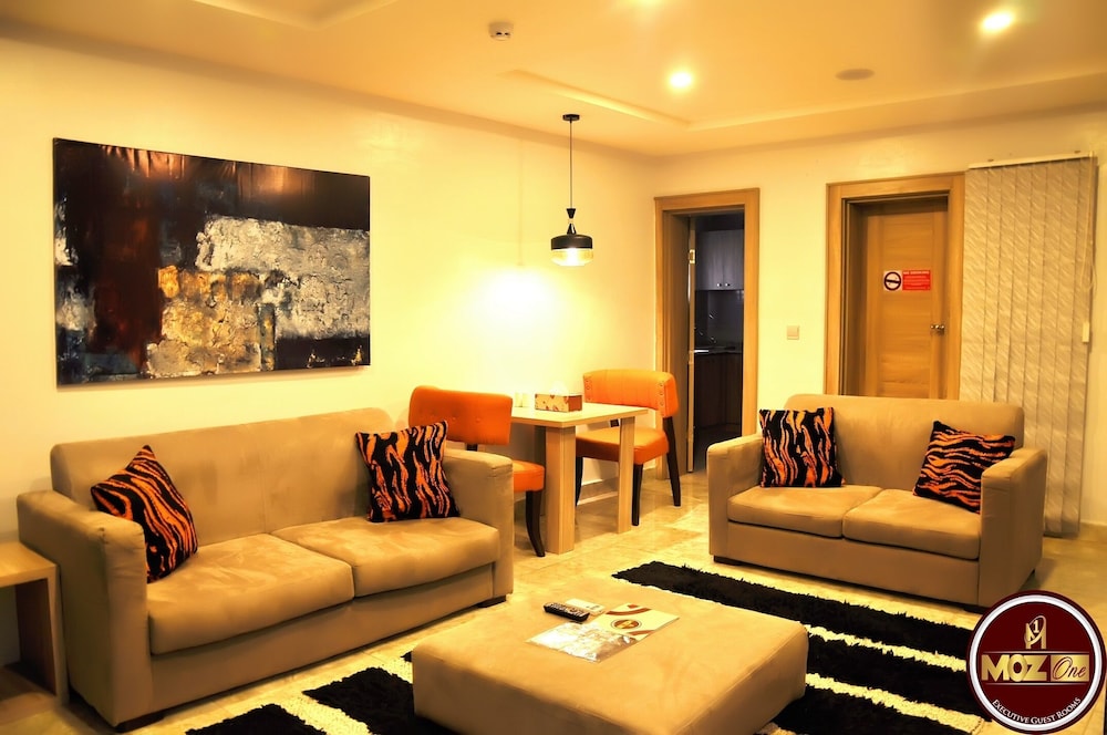 Moz One Executive Guest Rooms Hombori 7/10