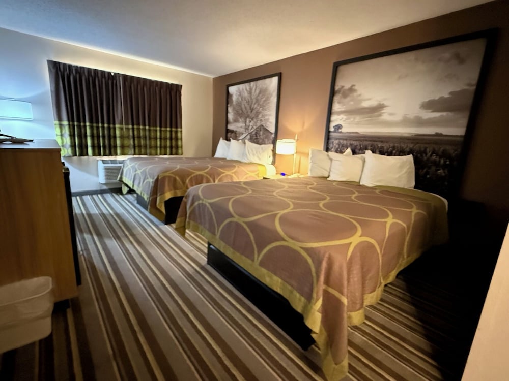 Super 8 by Wyndham Richmond VA 8/29