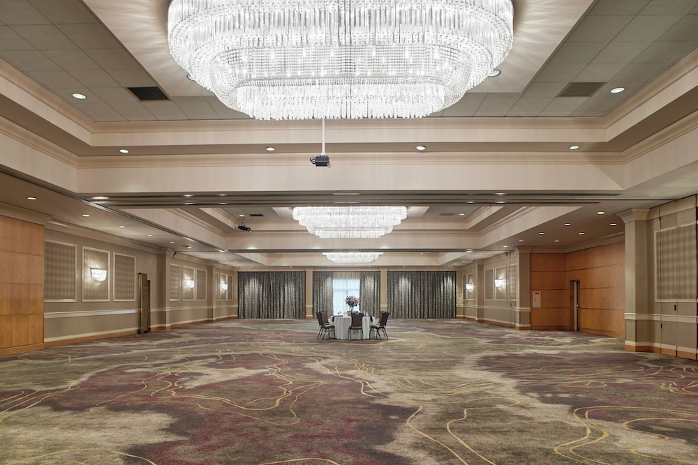DoubleTree by Hilton Akron Fairlawn 44/50