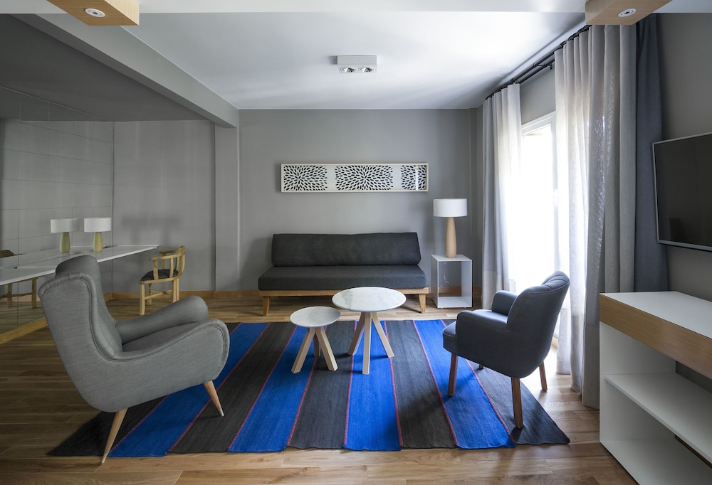 Hotel Arenales 33/40