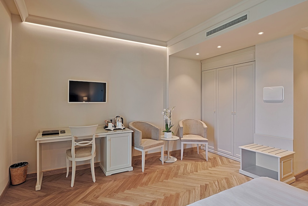 Hotel Paradiso 65/78