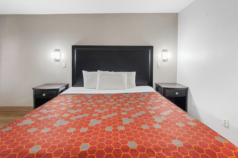 غرفة ديلوكس بسرير كينج للمدخنين، Red Carpet Inn Philadelphia Airport 3/8