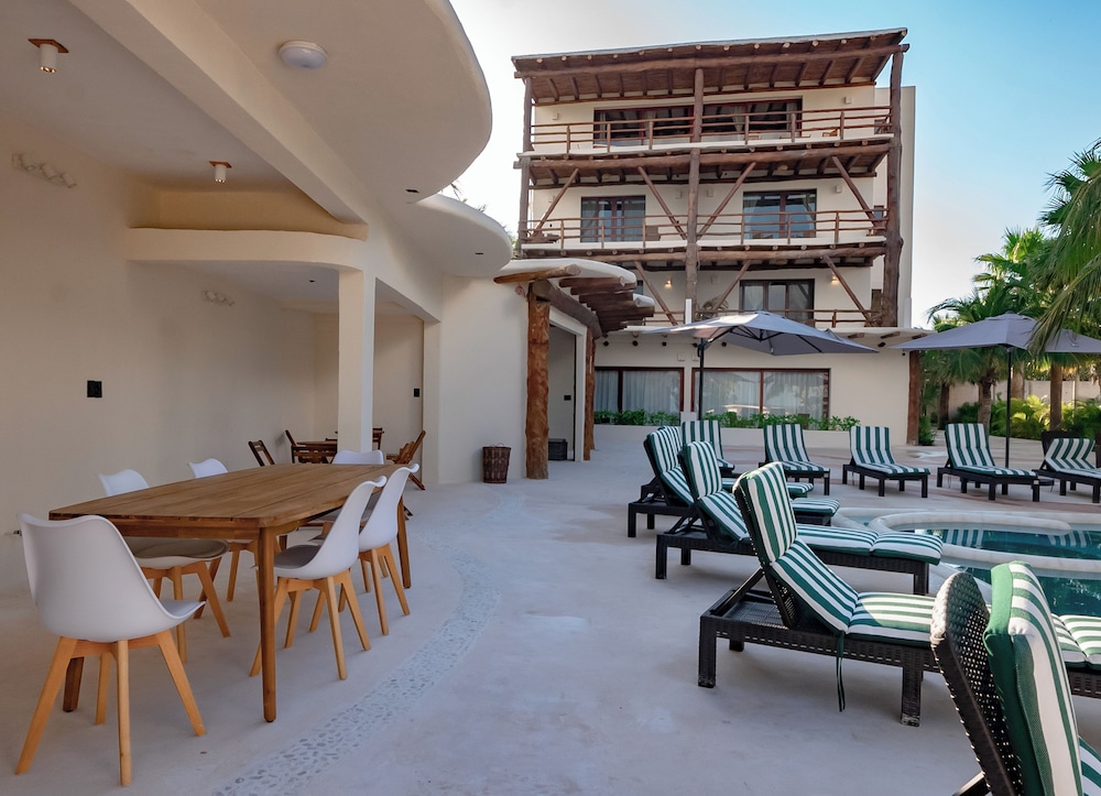 Beachfront Hotel Boutique DK 28/50