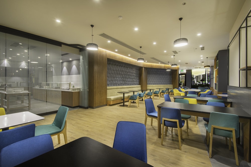 Holiday Inn Yerevan Republic Square 35/50