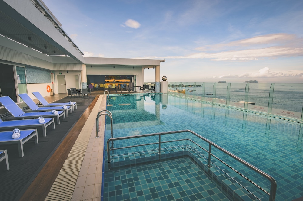 Mercure Kota Kinabalu City Centre 30/65