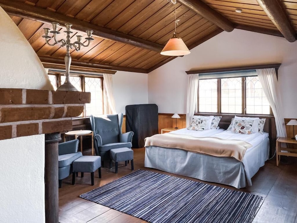 Hotell Gyllene Hornet 9/50