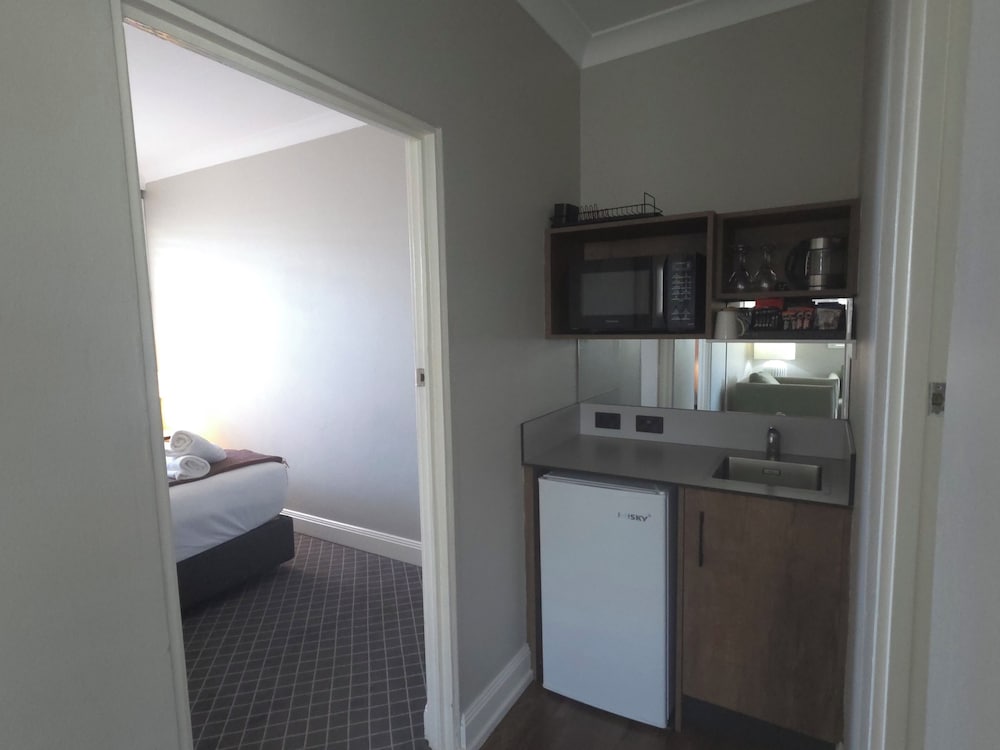 COUNTRY COMFORT ARMIDALE 62/63