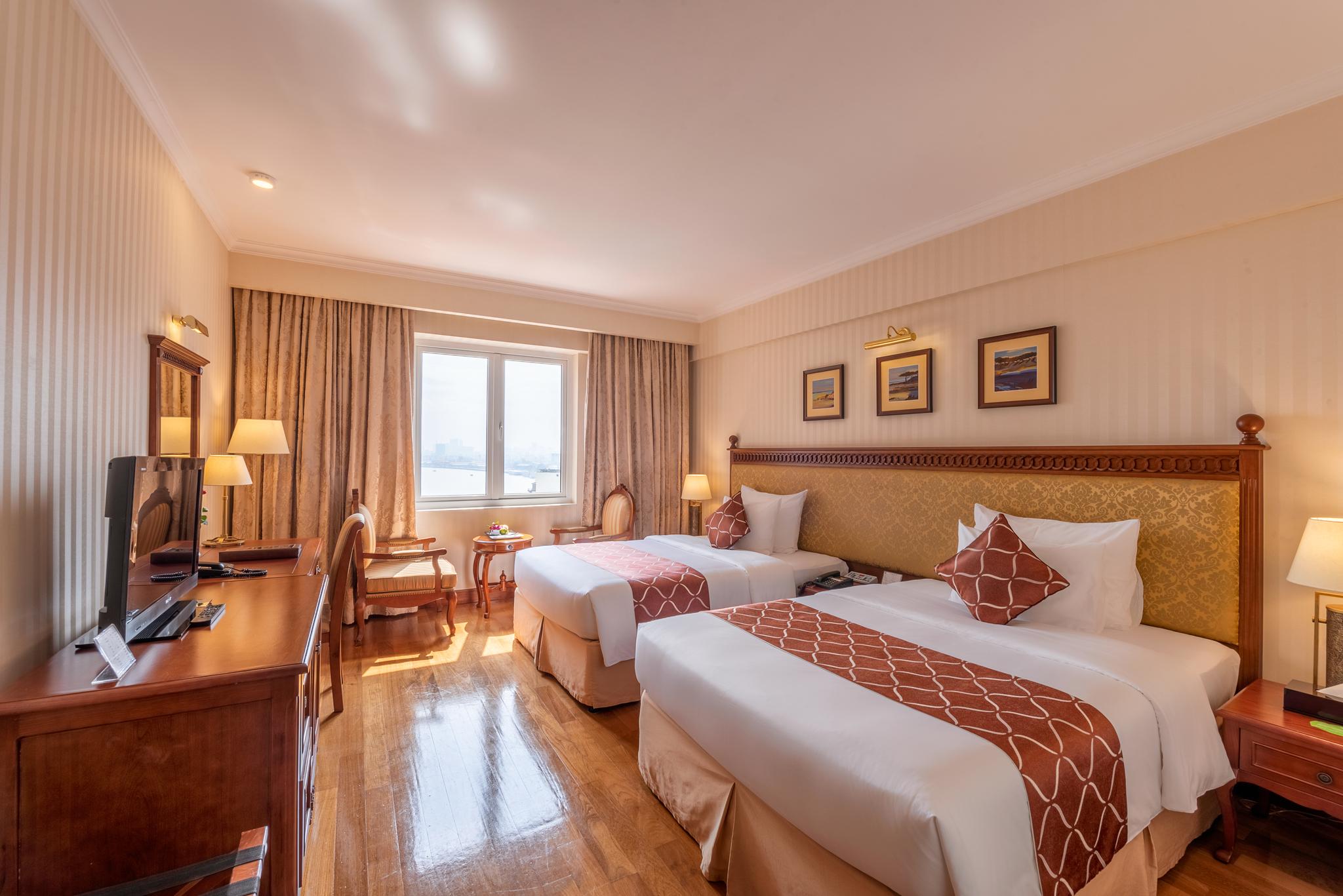 Senior Deluxe Twin City View or River View
