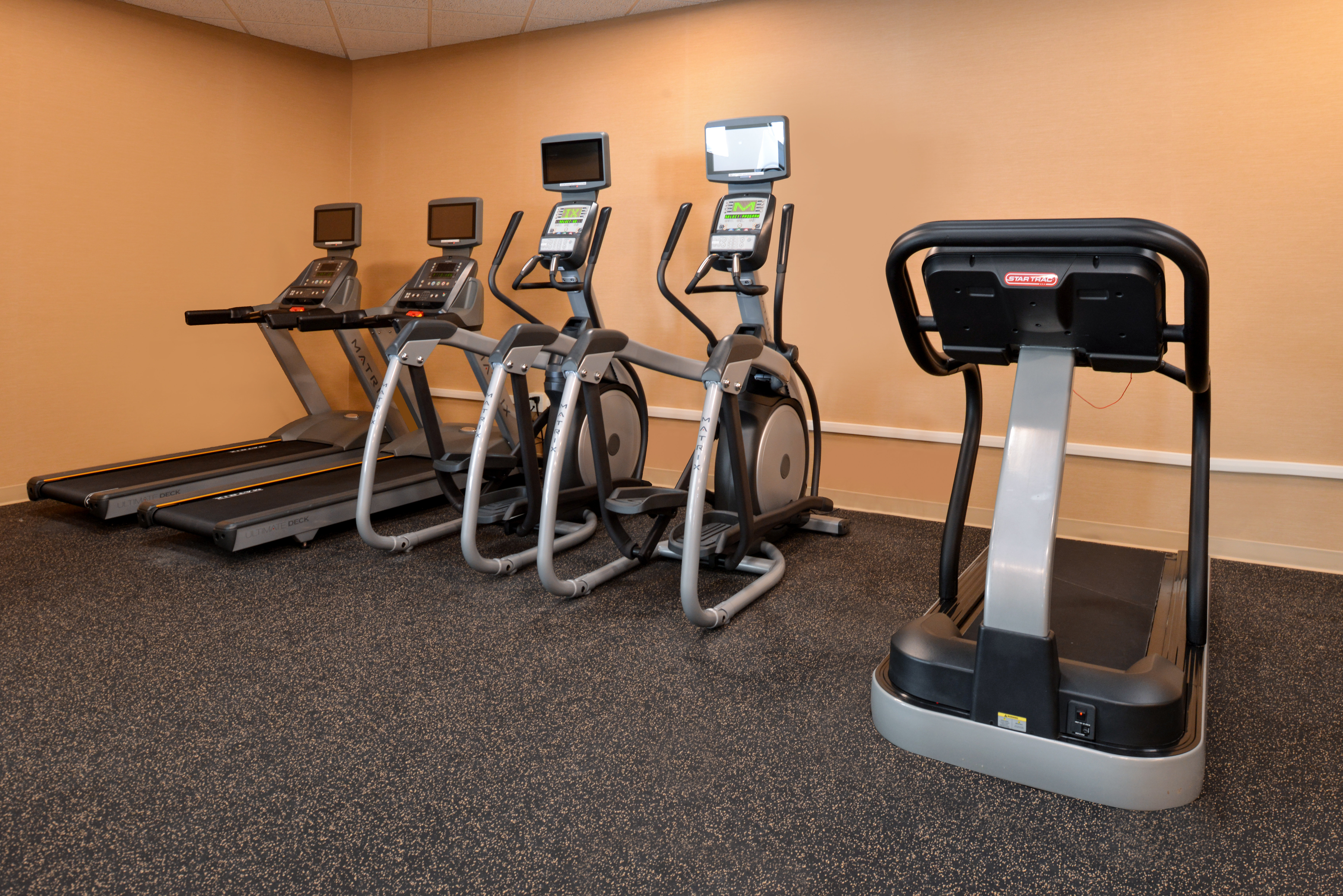Holiday Inn Express Breezewood 44/67