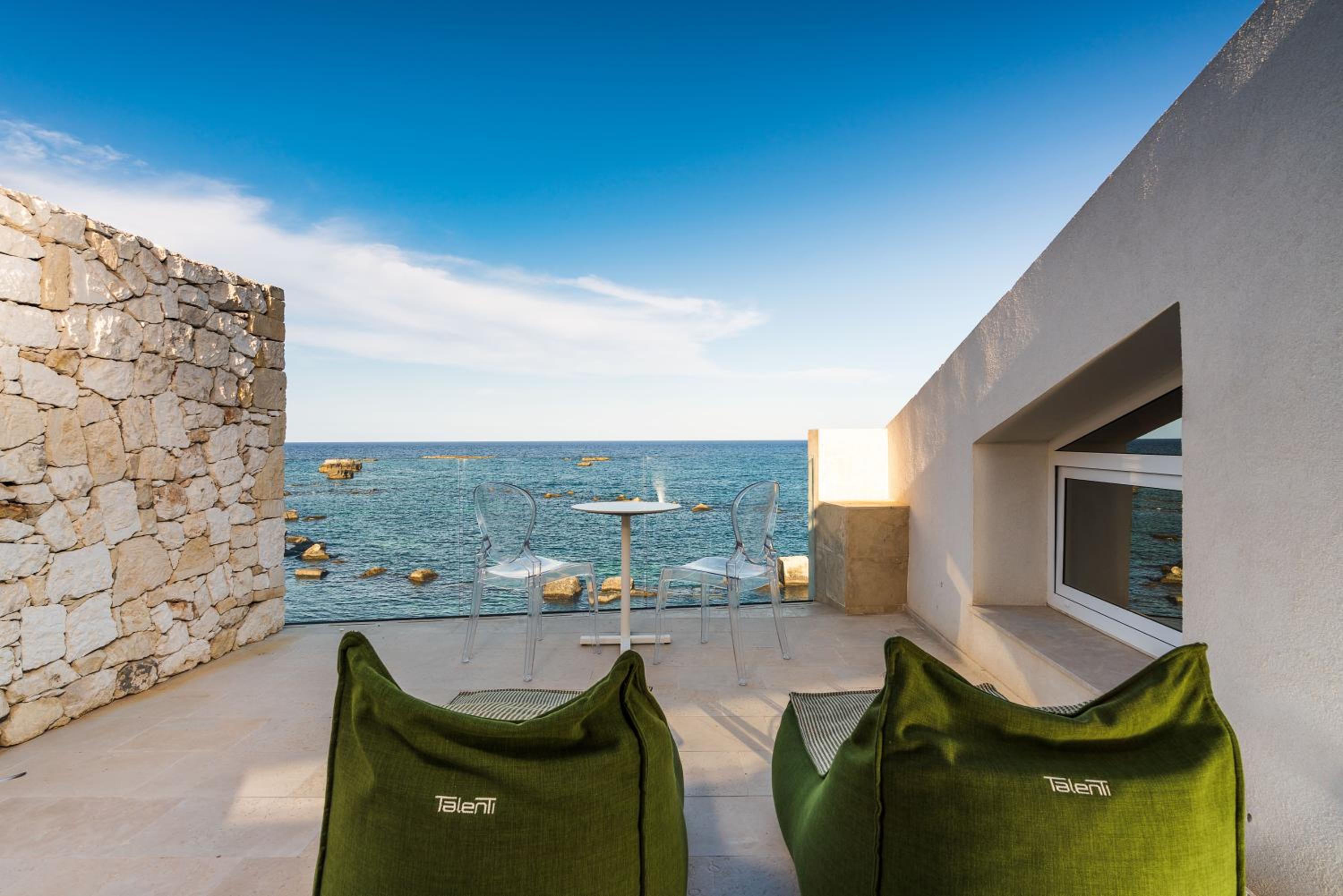 Re Dionisio Luxury Suites 12/16