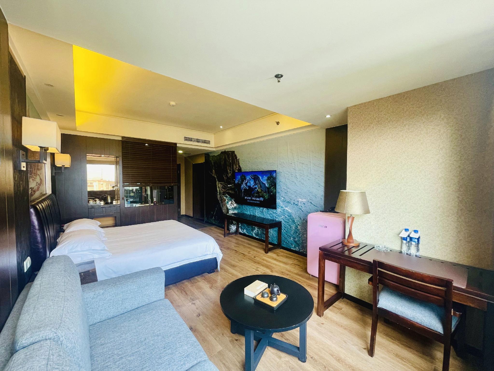 Elegant Hotel 34/48