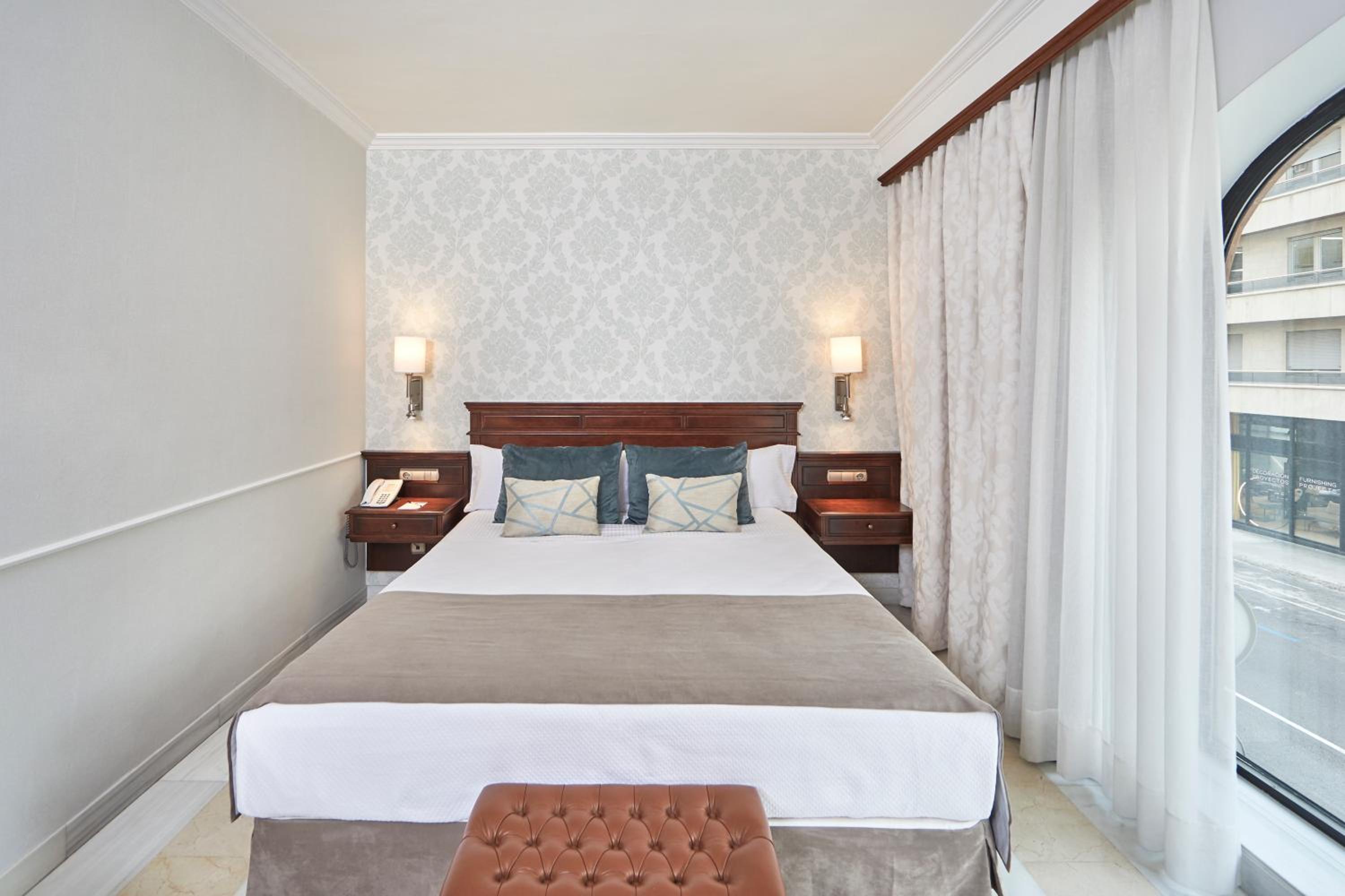 Room, Single, Double or Twin Bed