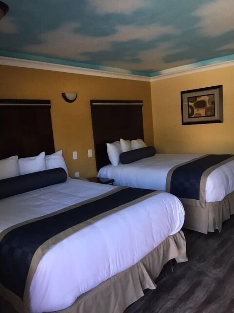 Hollywood Palms Inns & Suites 25/56