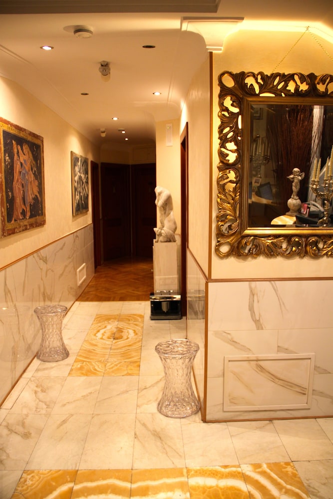 Luxury Rooms H 2000 Roma 6/53