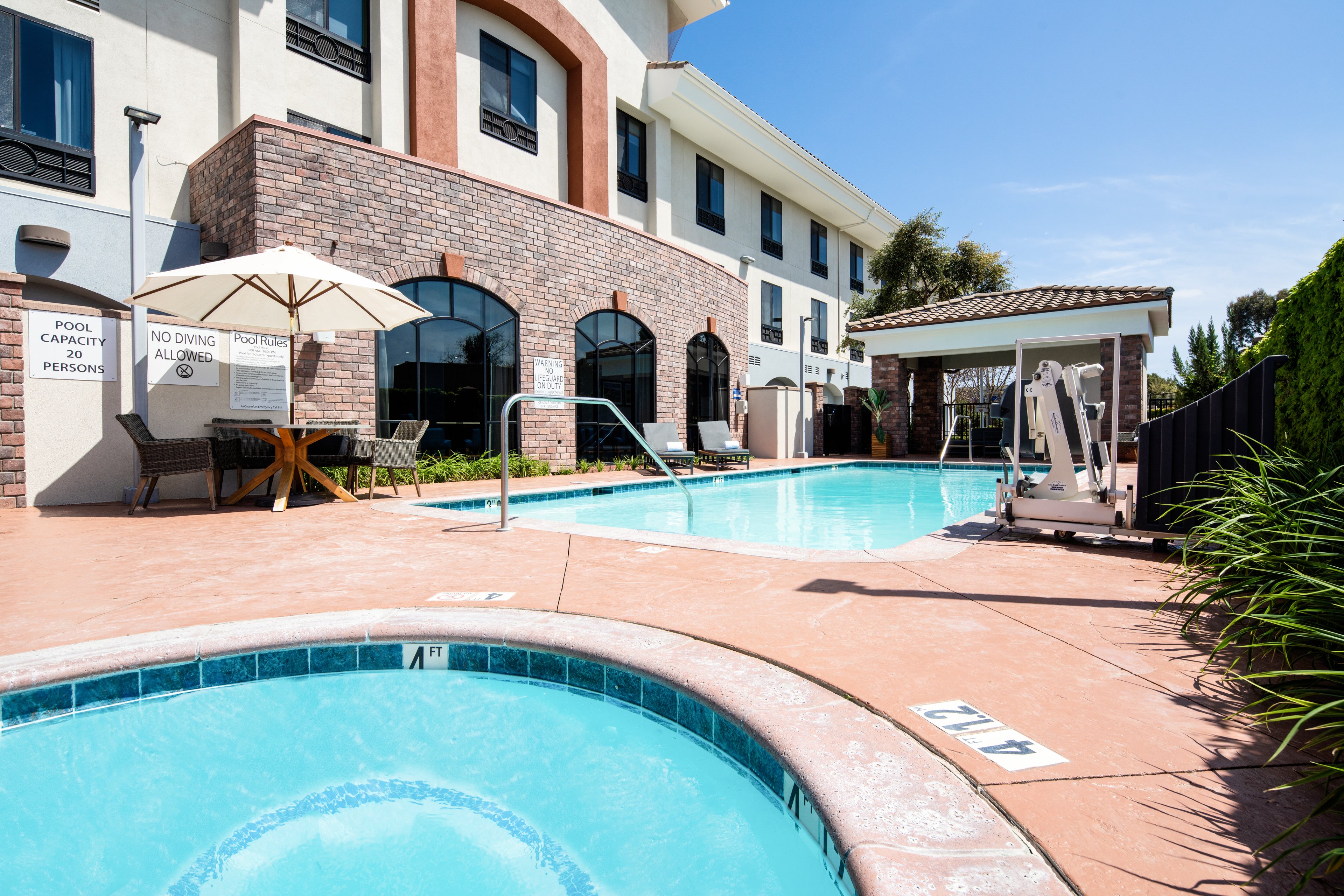 Holiday Inn Express Hotel Suites ATASCADERO 45/48