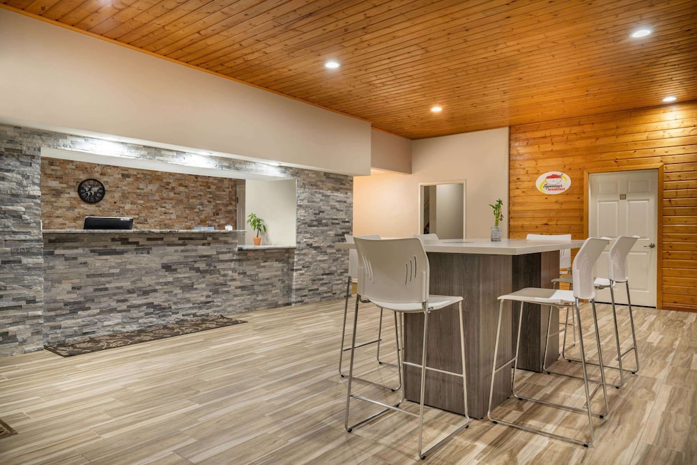 Baymont By Wyndham Baldwin 23/52