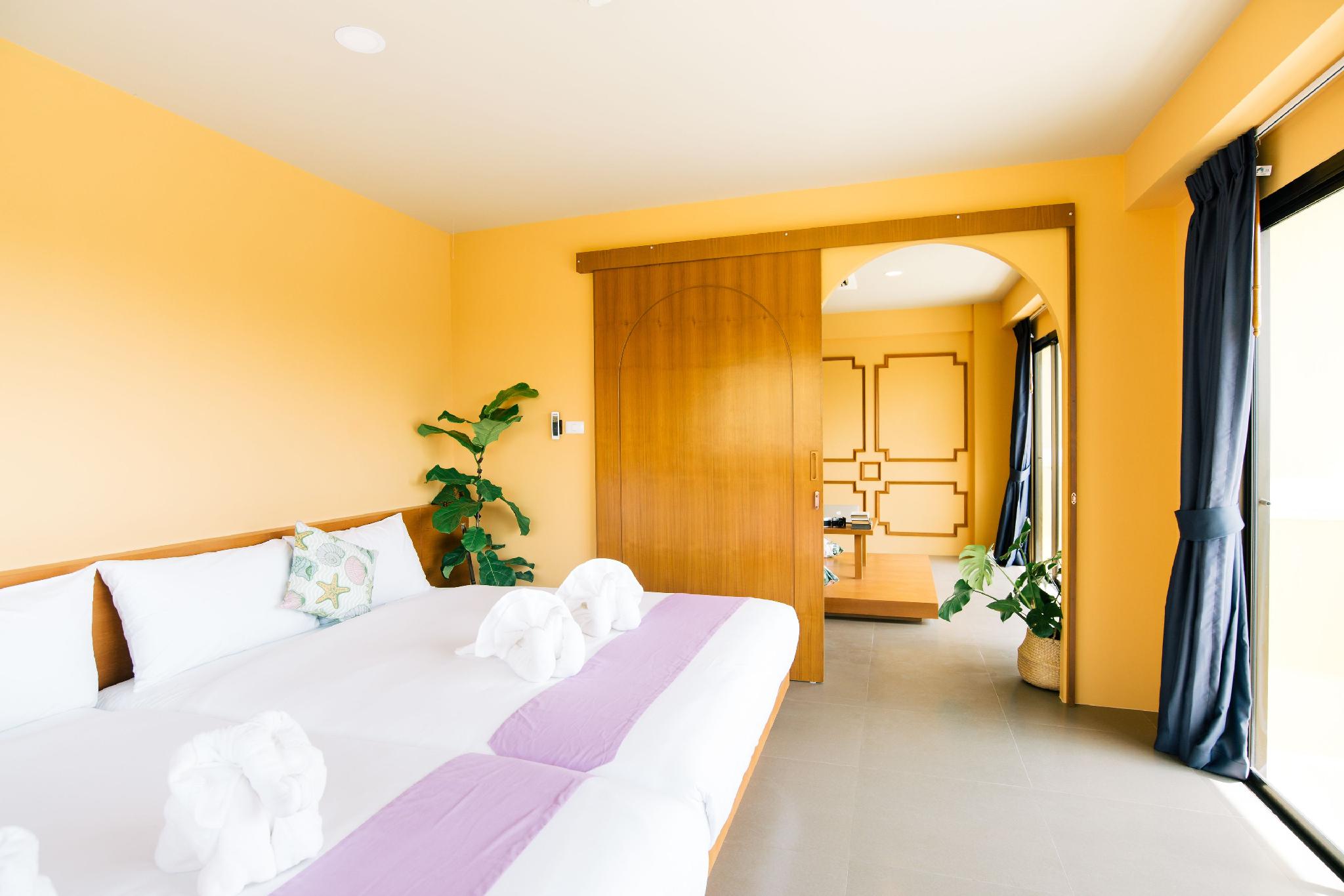 Family Suite, 2 Queen Beds, City View