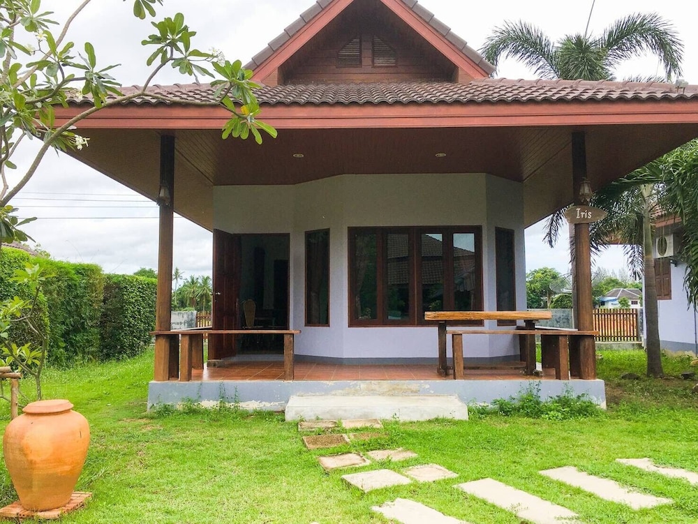 Waterside Resort 7/70
