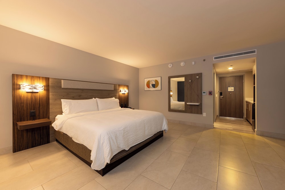 Suite, King Bed, Lagoon View, Accessible، Holiday Inn Express & Suites MAZATLAN 2/5