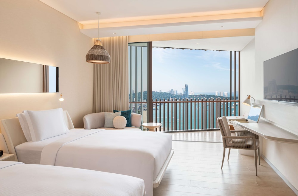 EXECUTIVE, TWIN BEDS, OCEAN VIEW