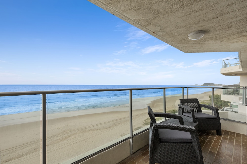 FORESHORE BEACHFRONT APARTMENTS 16/66