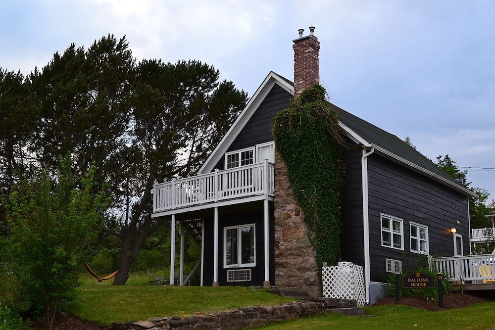 Ceilidh Country Lodge 45/48