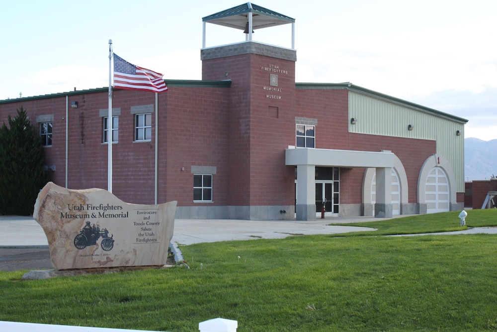 Holiday Inn Express Suites Tooele 3/52