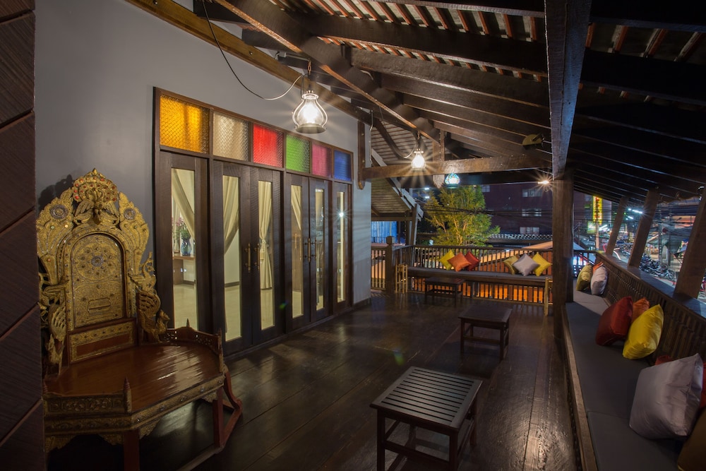 Nightbazaar Inn Hotel 36/48
