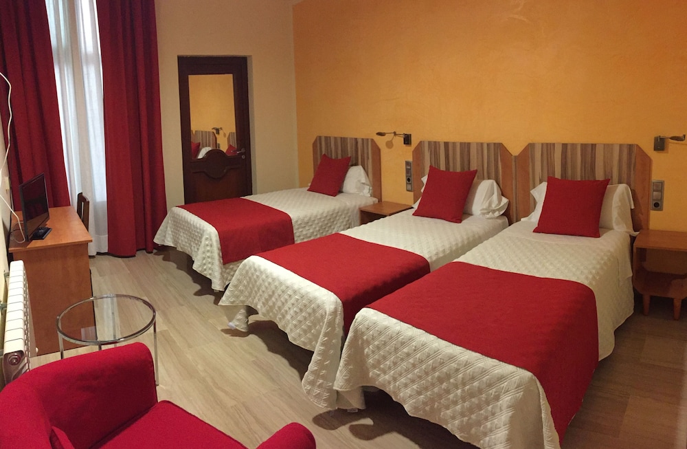 ROOM, TRIPLE, 3 BEDS