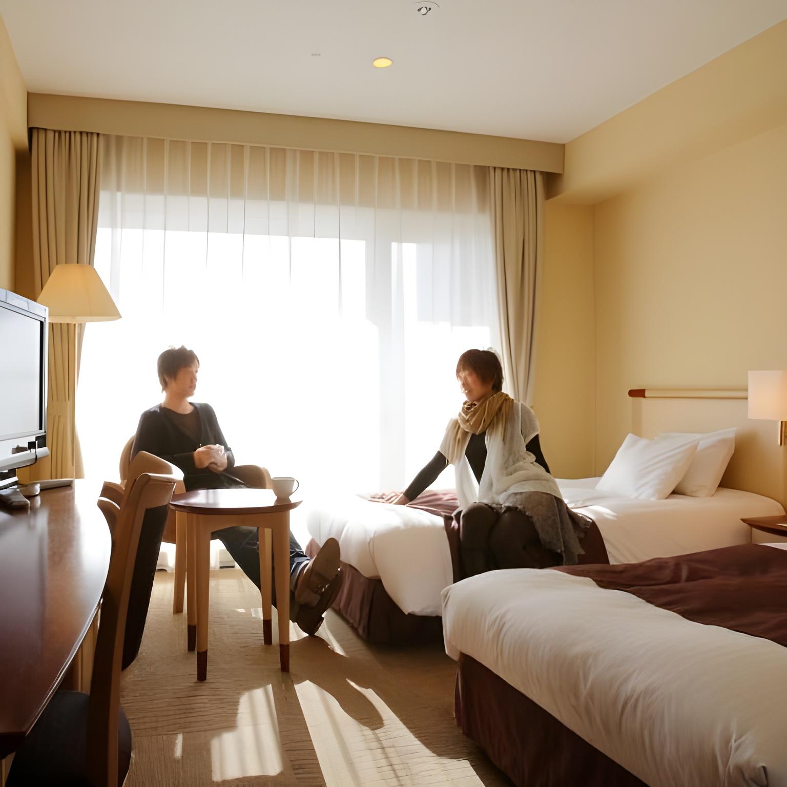Moderate, Twin Beds, Shared Bathroom