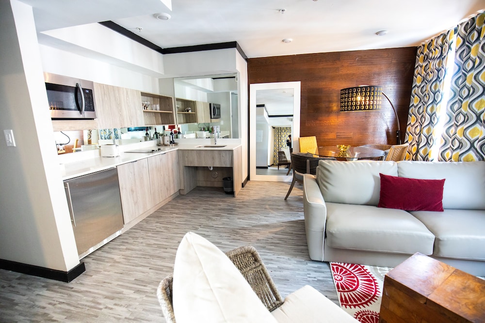 Metropole Suites South Beach 68/77