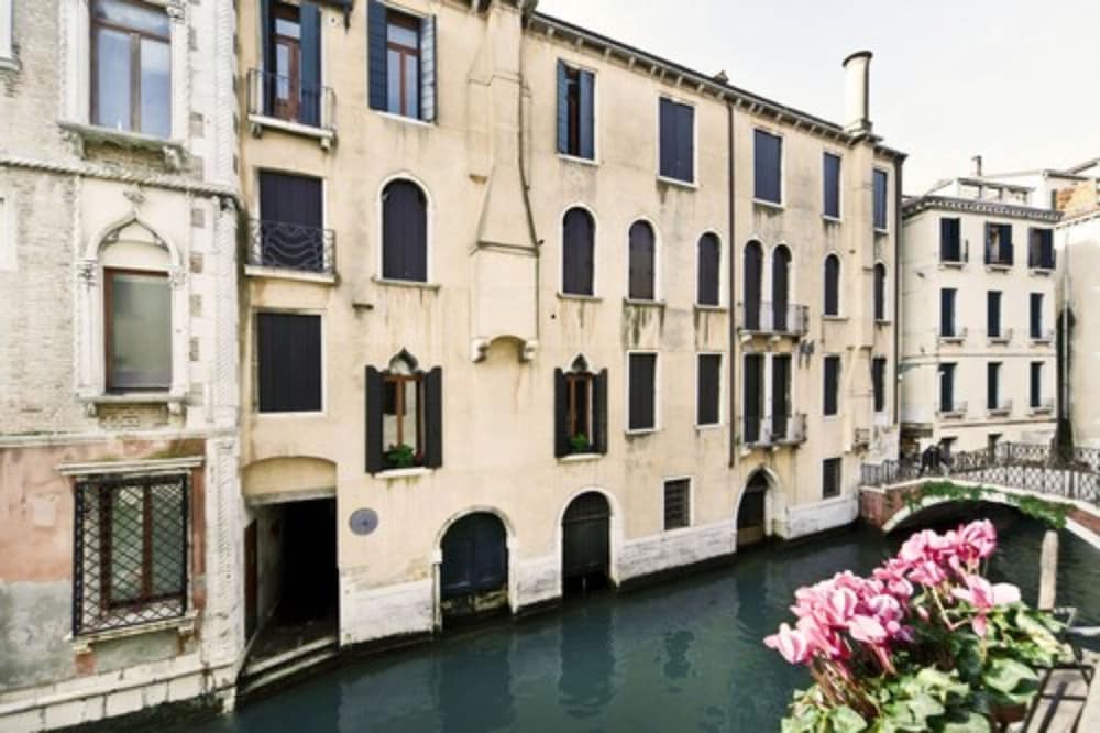 Hotel Alla Fava 57/62