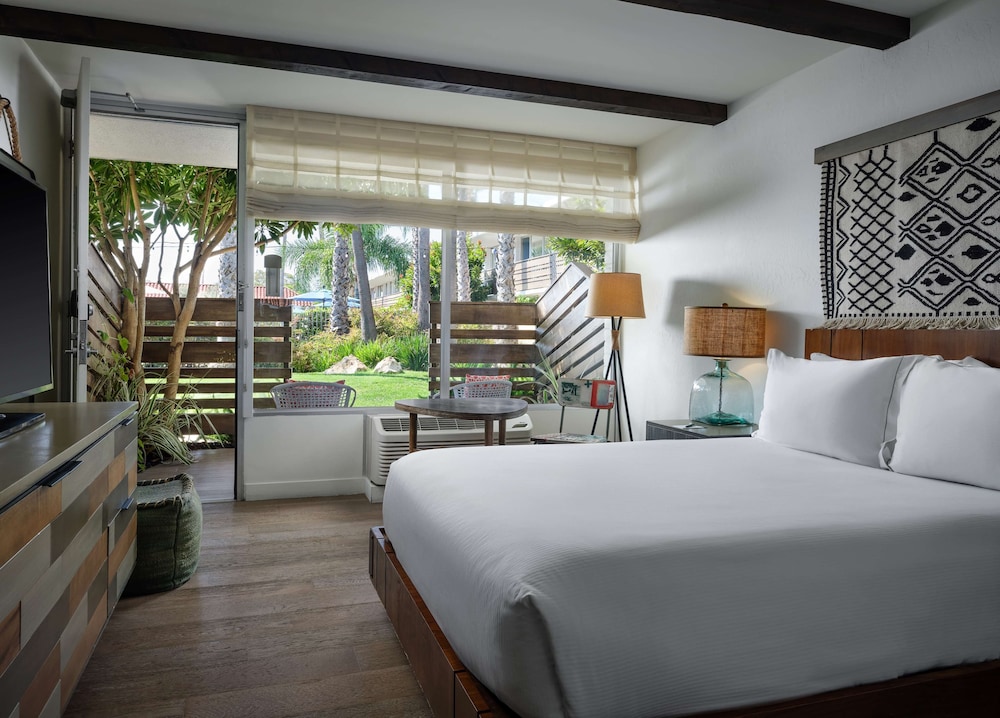 The Leta Santa Barbara Goleta, Tapestry Collection by Hilton 17/81