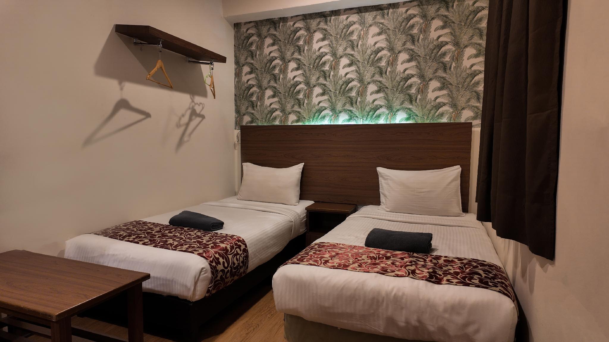 Standard, Twin Beds, No Window