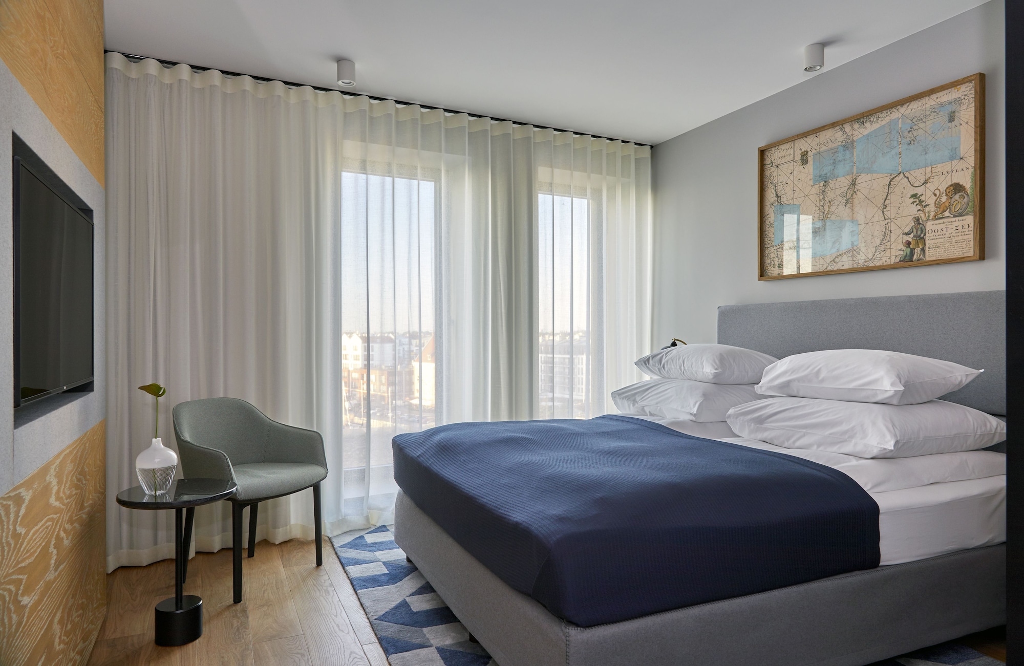 DELUXE, DOUBLE BED
