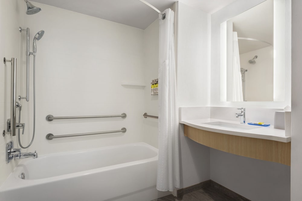 Holiday Inn Dumfries Quantico Center 6/42